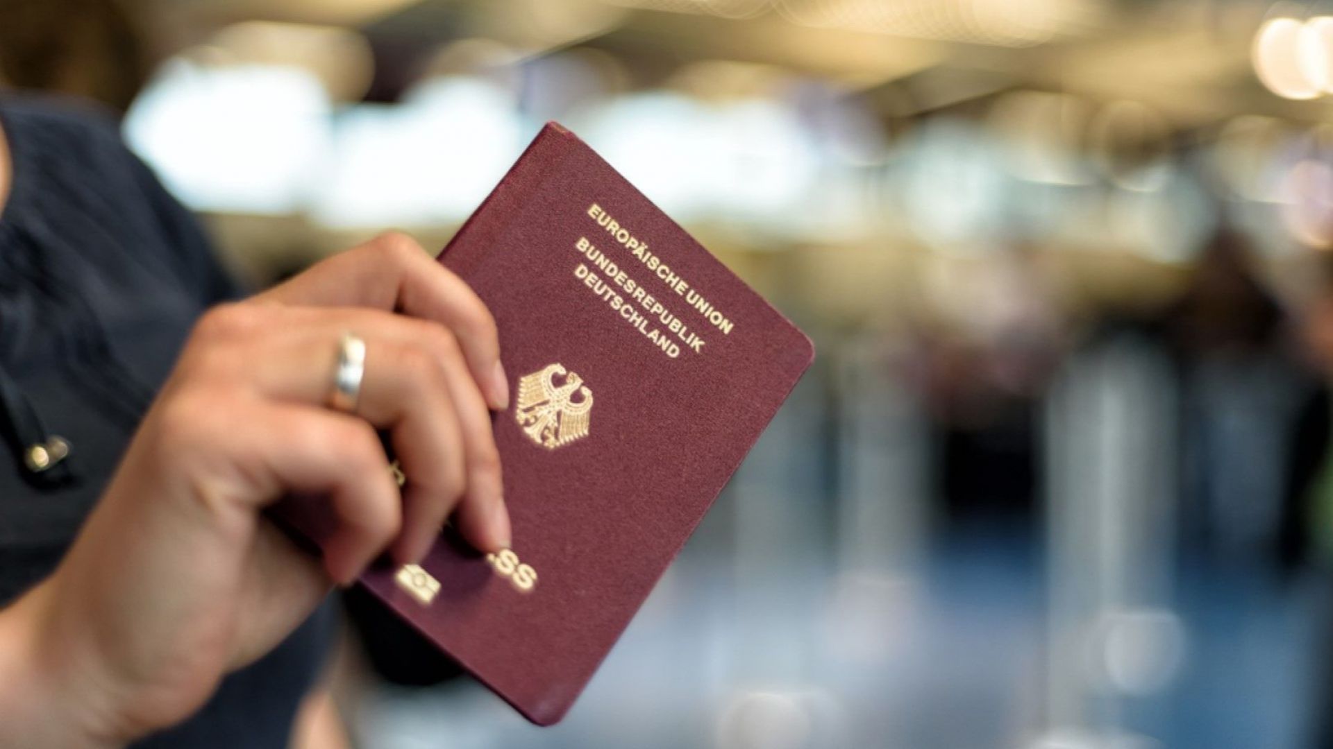 Стотици жертви на нацизма или техни наследници които хитлеристкият режим