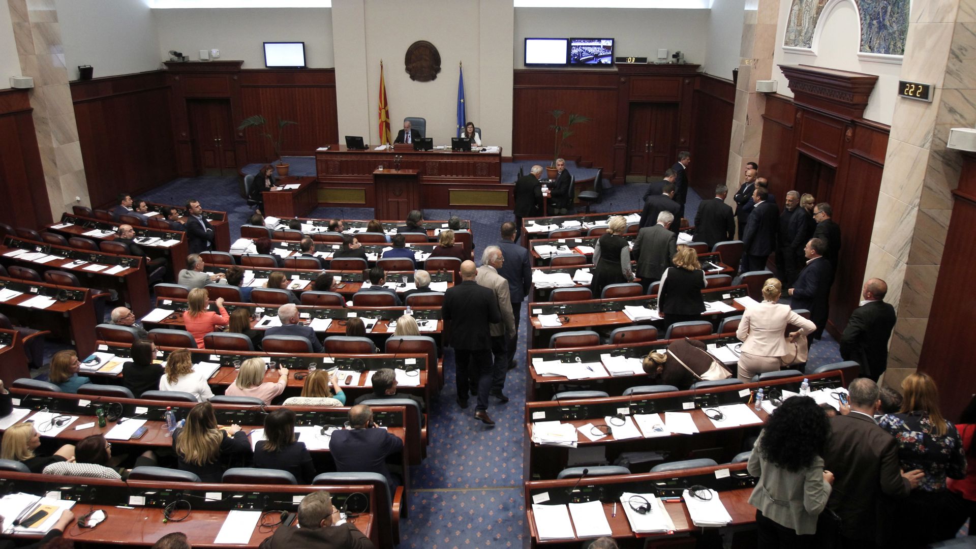 Македонският парламент прие новото име на страната