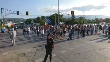 Бунт на три квартала блокира входни артерии на София в неделя