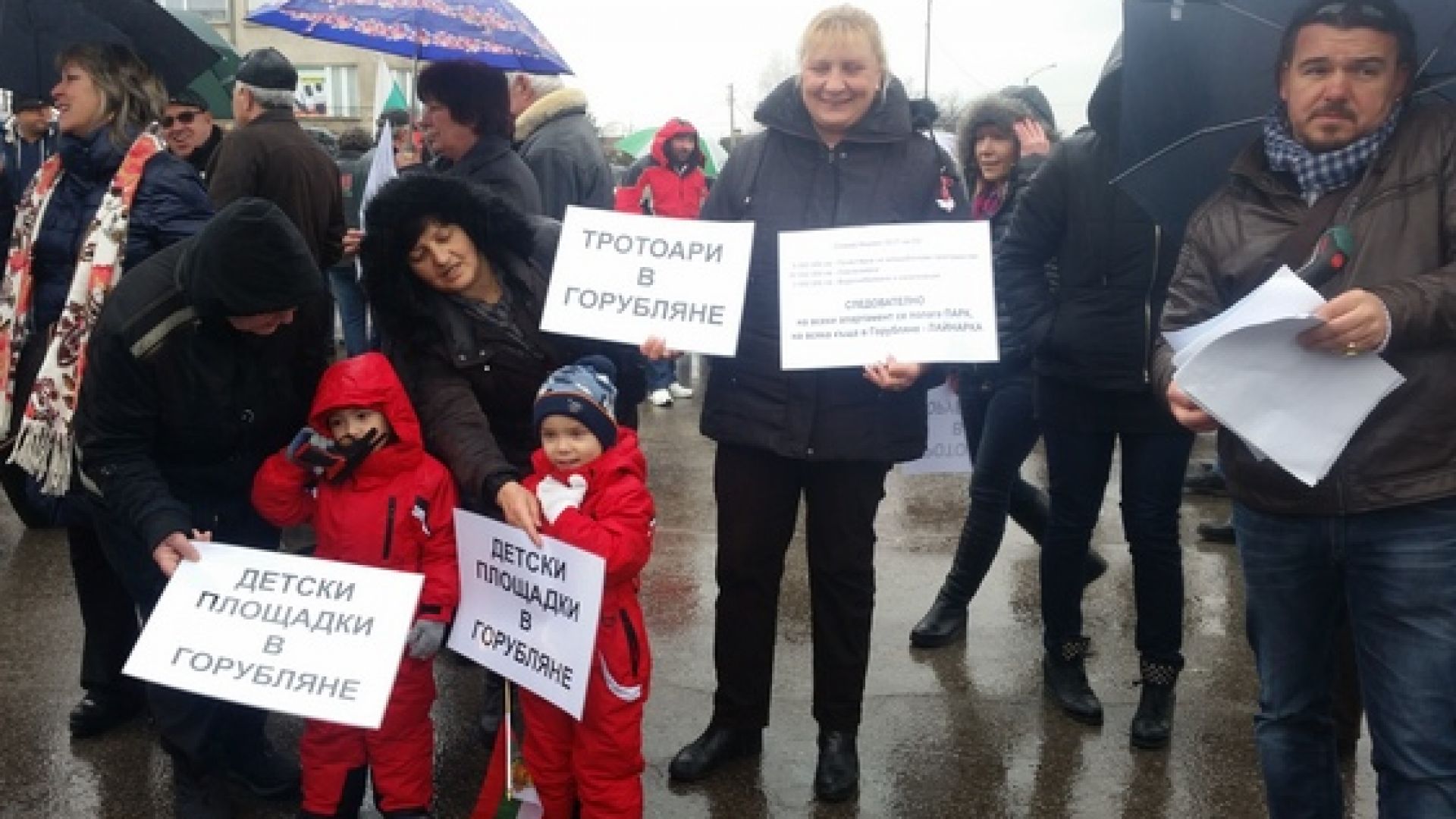 Жителите на 6 столични квартала излязоха на протест на три