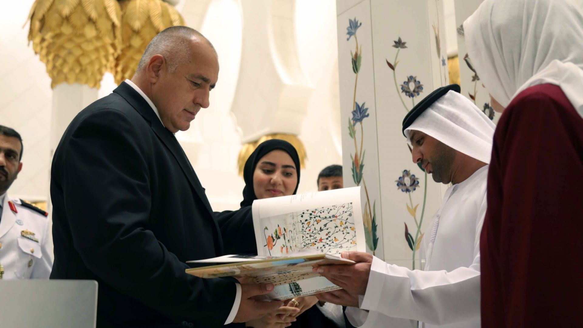 Да бъдем умни и да живеем щастливо заедно Всеки със