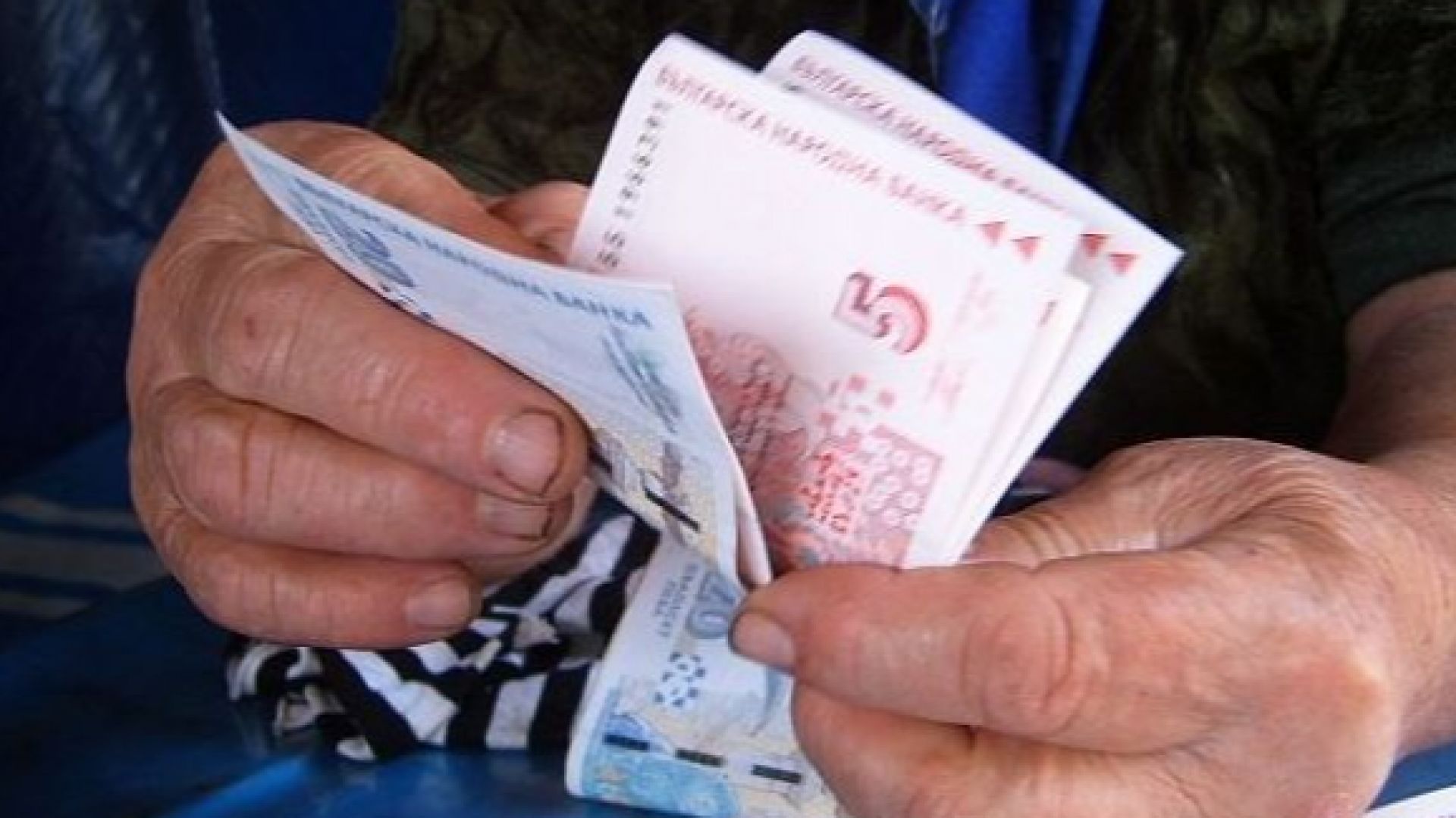 Русенските пенсионери получават по ниски от средните за страната пенсии Това