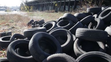  Откриха нелегално бунище за гуми край Войводиново 
