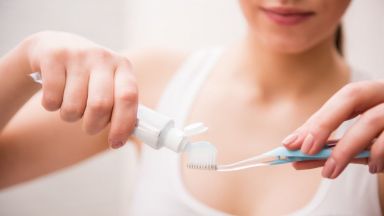 Водите за уста са антисептично средство а устната хигиена е