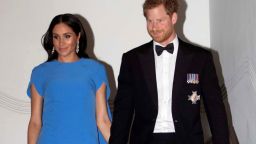 Меган показа заоблено коремче на вечеря с президента на Фиджи