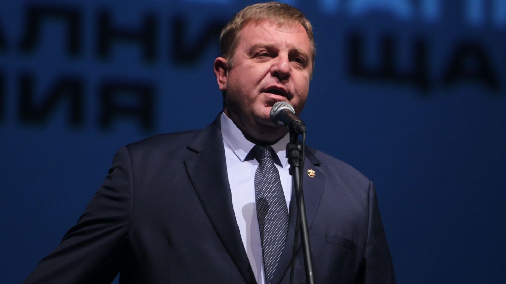 Една оставка в момента означава да съборим правителството за