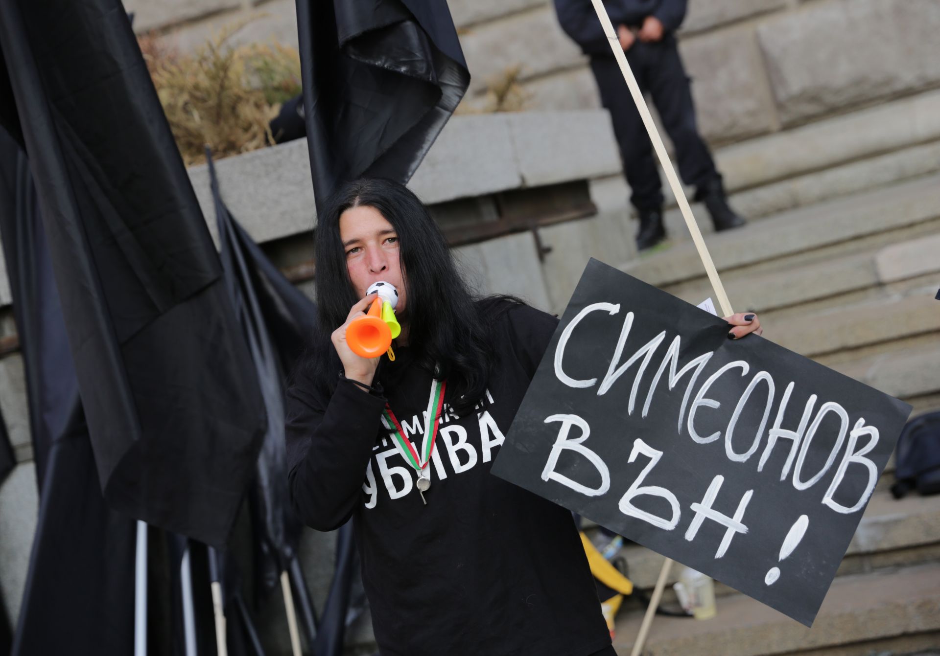 Протестите продължават, докато Симеонов не подаде оставка