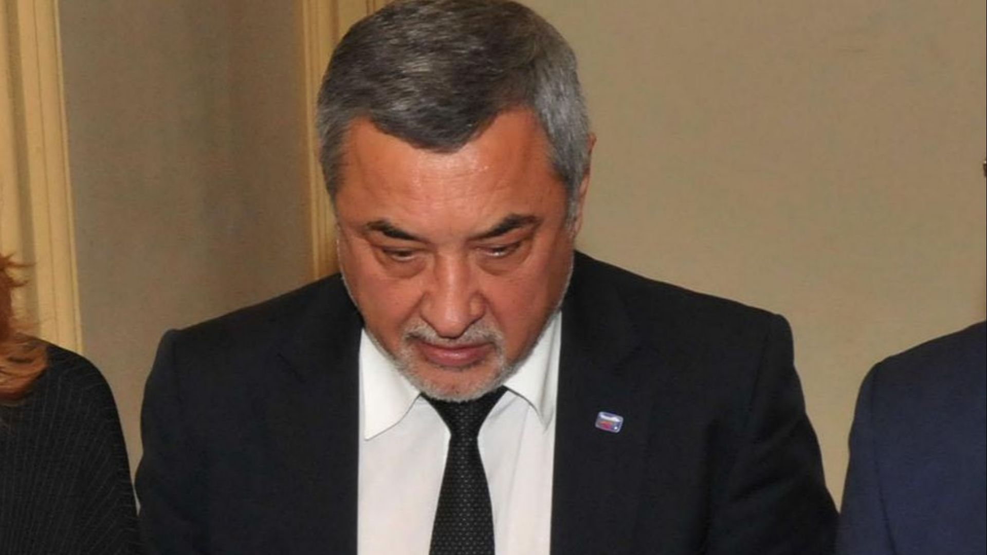 Валери Симеонов се извини на засегнатите от изказването му за