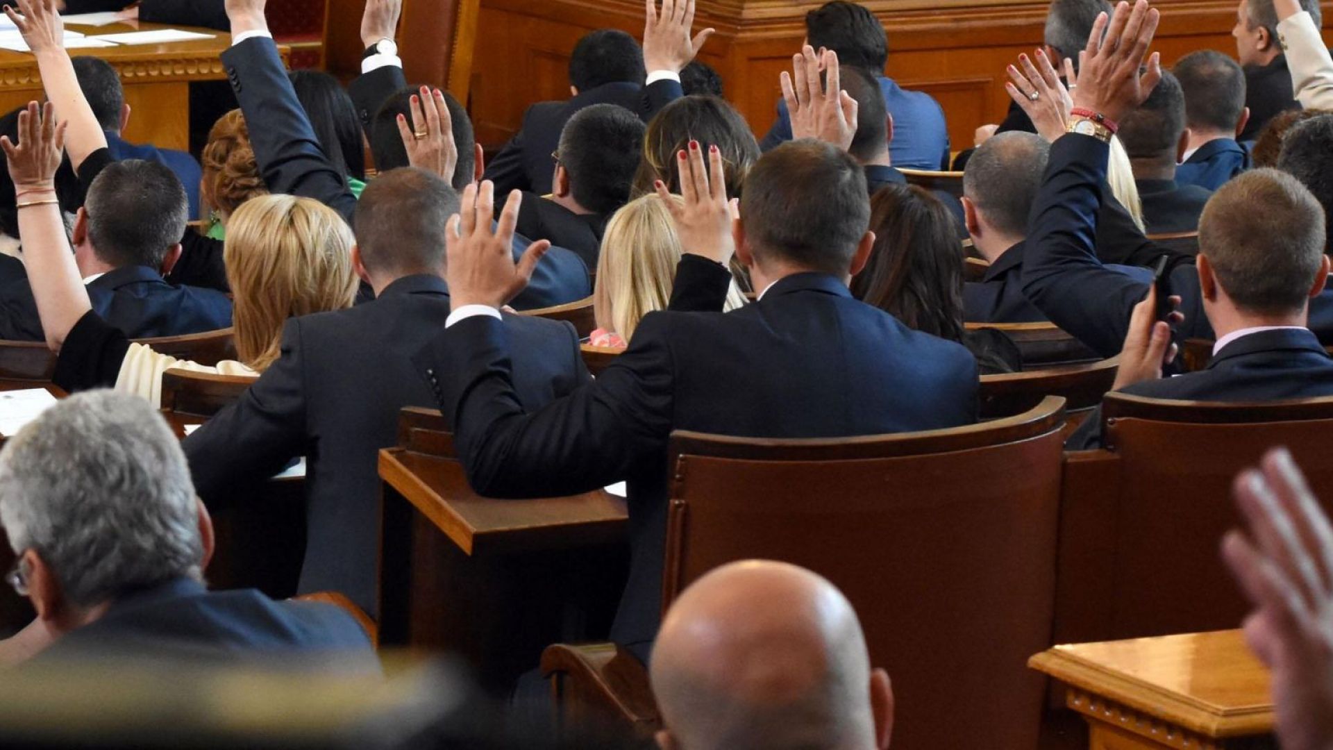 Балансиран бюджет на ДОО за догодина прие парламентът с гласуваните