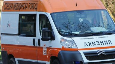 18-годишна пътничка е загинала край Добрич, изхвърчала от колата при удара