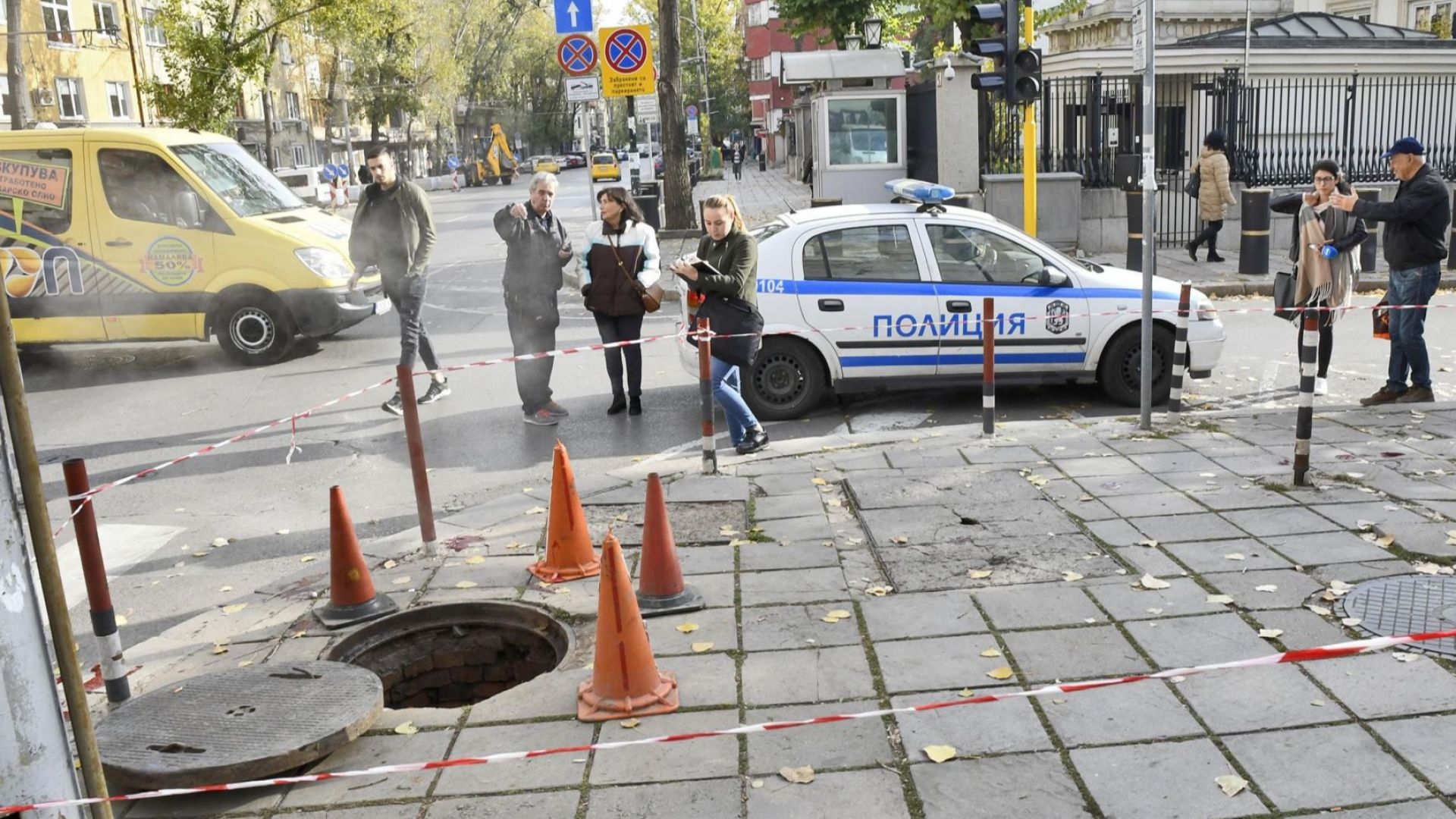 Мъж на 72 години е паднал в шахта в центъра на