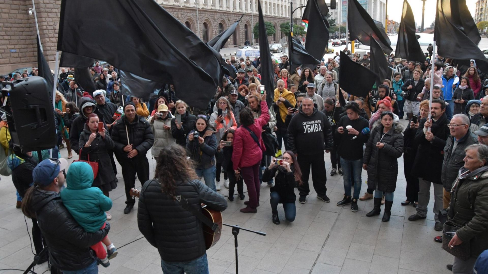 Спонтанен протест на майките на деца с увреждания се проведе