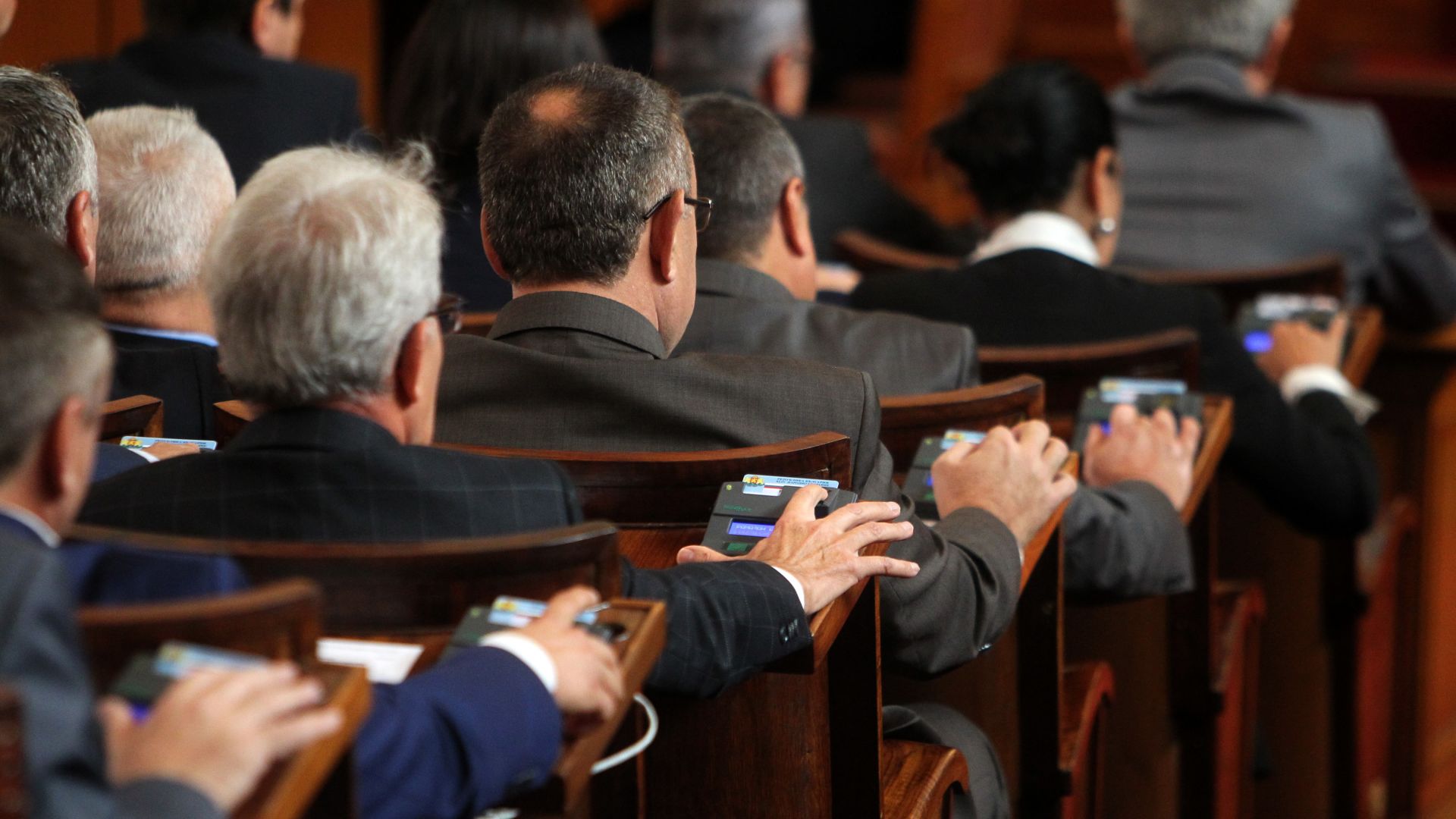 Лишаване от свобода от 1 до 10 година и глоба