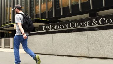 JPMorgan предсказва приближаващо финансово „цунами“