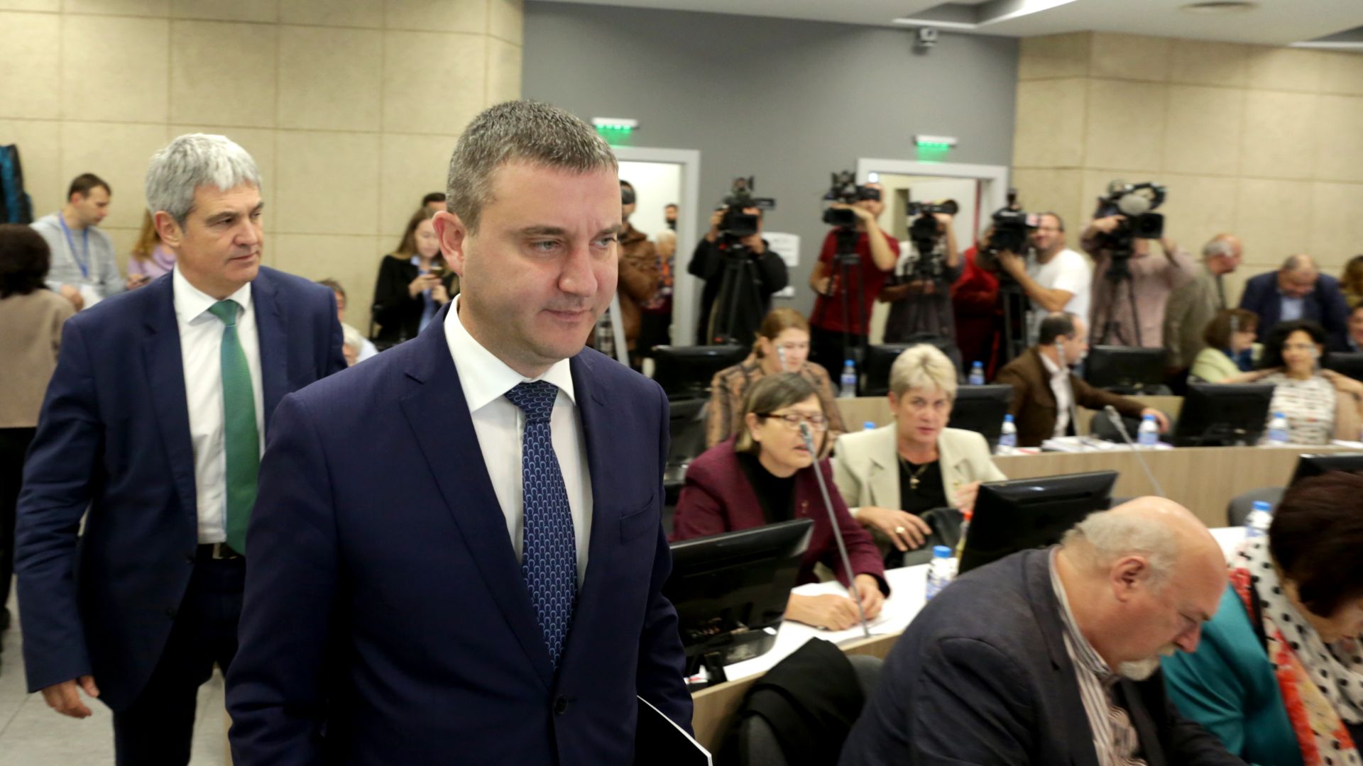 Министърът на финансите Владислав Горанов съобщи пред журналисти, че до
