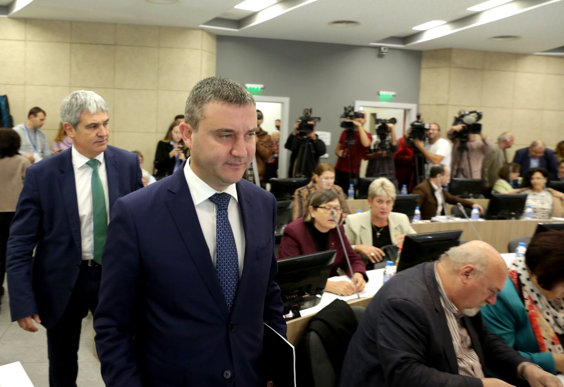 Следваме фискалната стратегия още от 2014 г. и през 2020 г. бюджетът ще бъде балансиран, каза Горанов