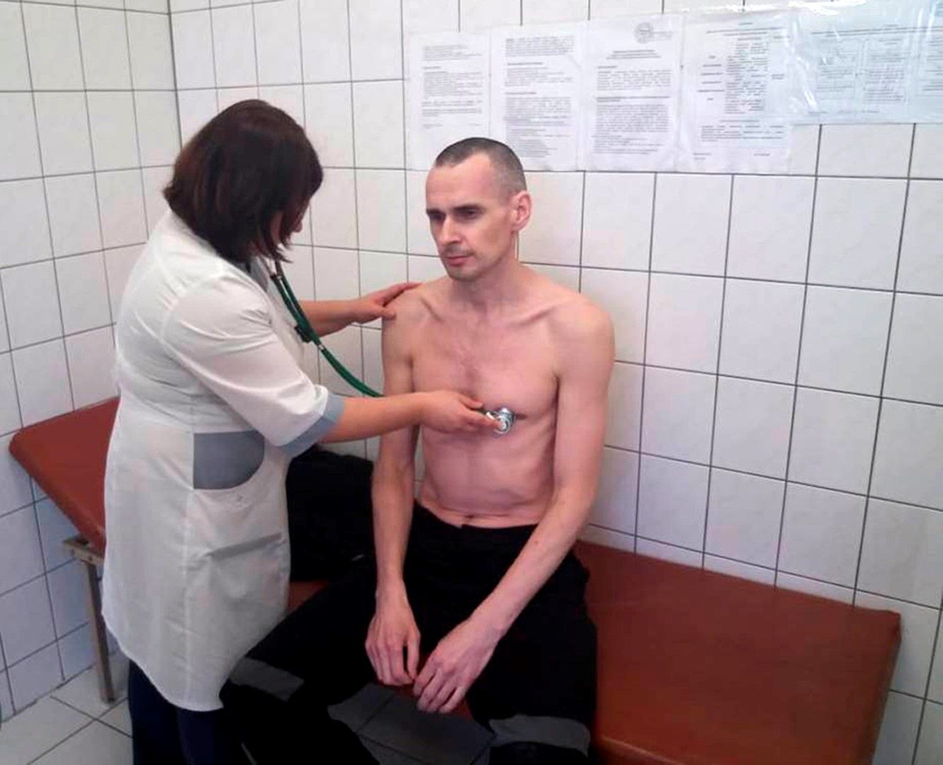 Лекарка преглежда затворника Олег Сенцов, 28 септември 2018 г.
