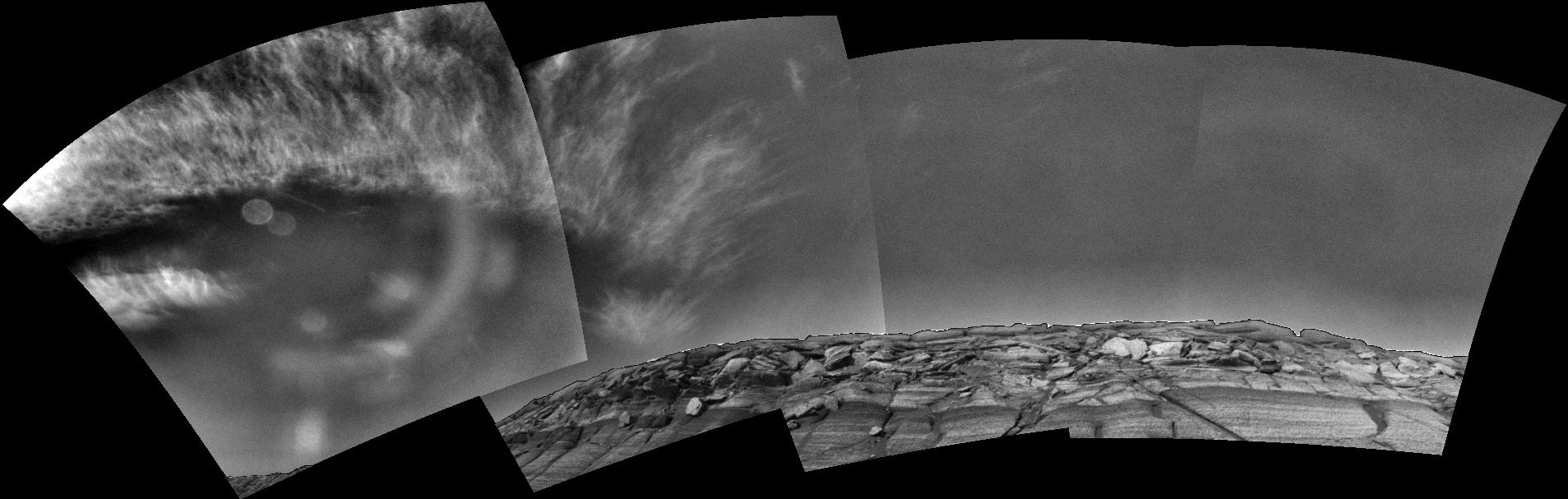 Панорама, показваща перести облаци на Марс