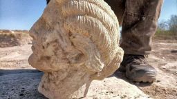 Археолози откриха и глава на статуя в Хераклея Синтика