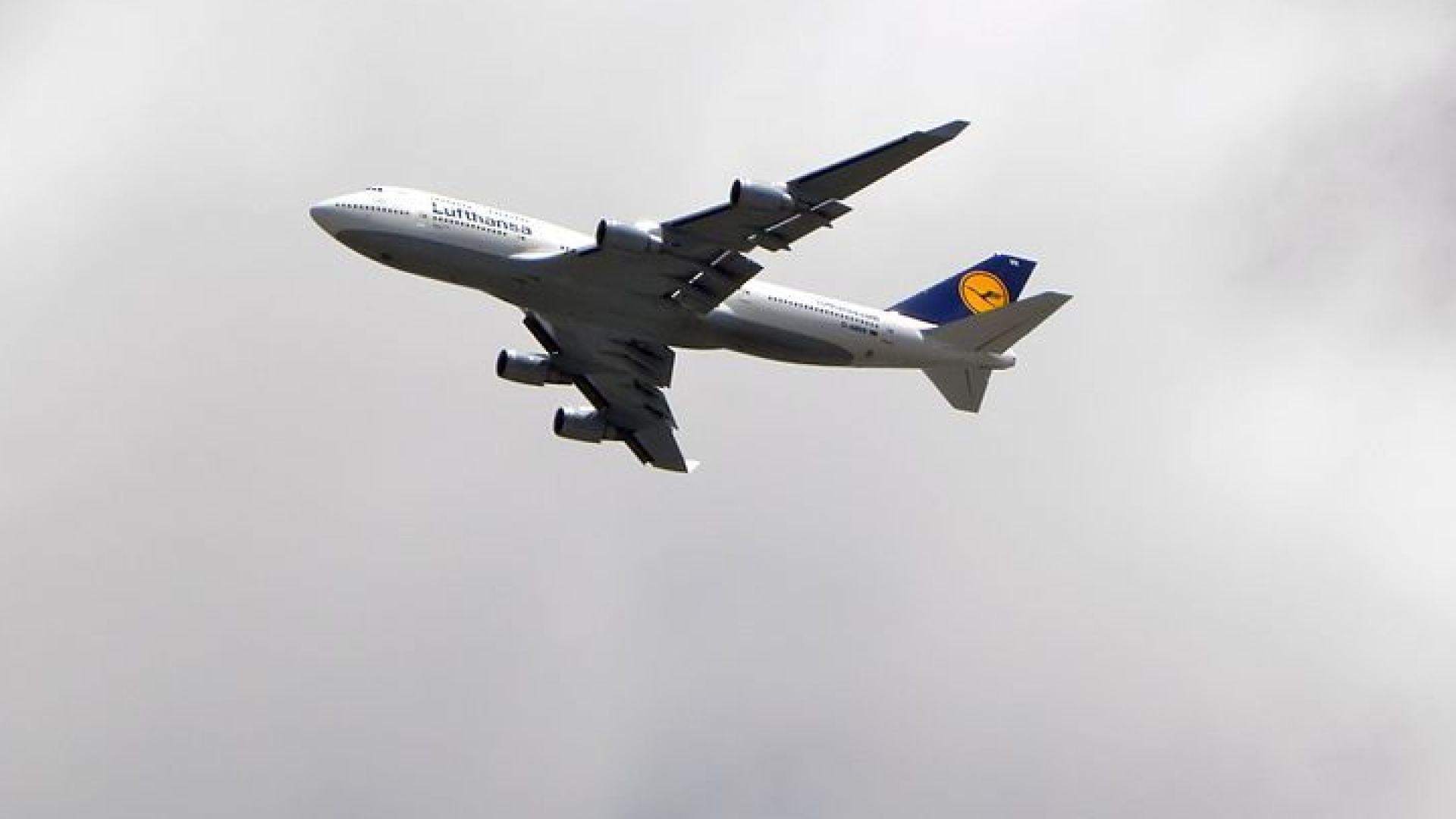 Въздушният трафик в Германия ще бъде объркан във вторник сутринта