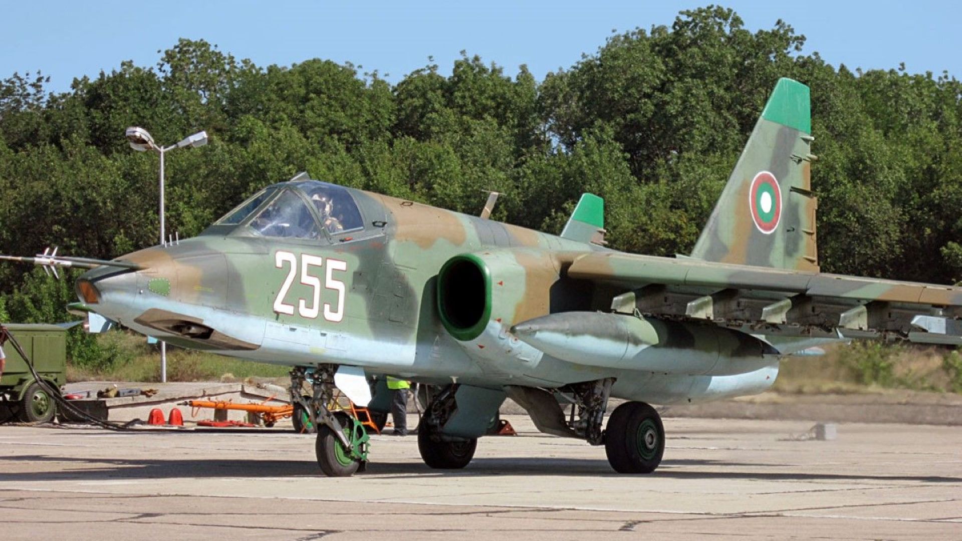 Ремонтът на самолети Су-25 няма да е на стойност 310