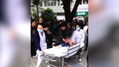 Китайка рани с нож 14 деца в детска градина
