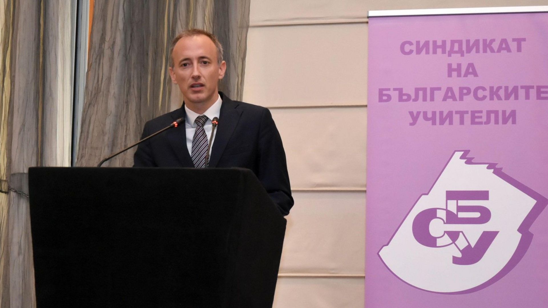 През 2021 година учителските заплати трябва да бъдат увеличени двойно