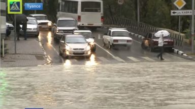 Катастрофални наводнения в Южна Русия (видео)