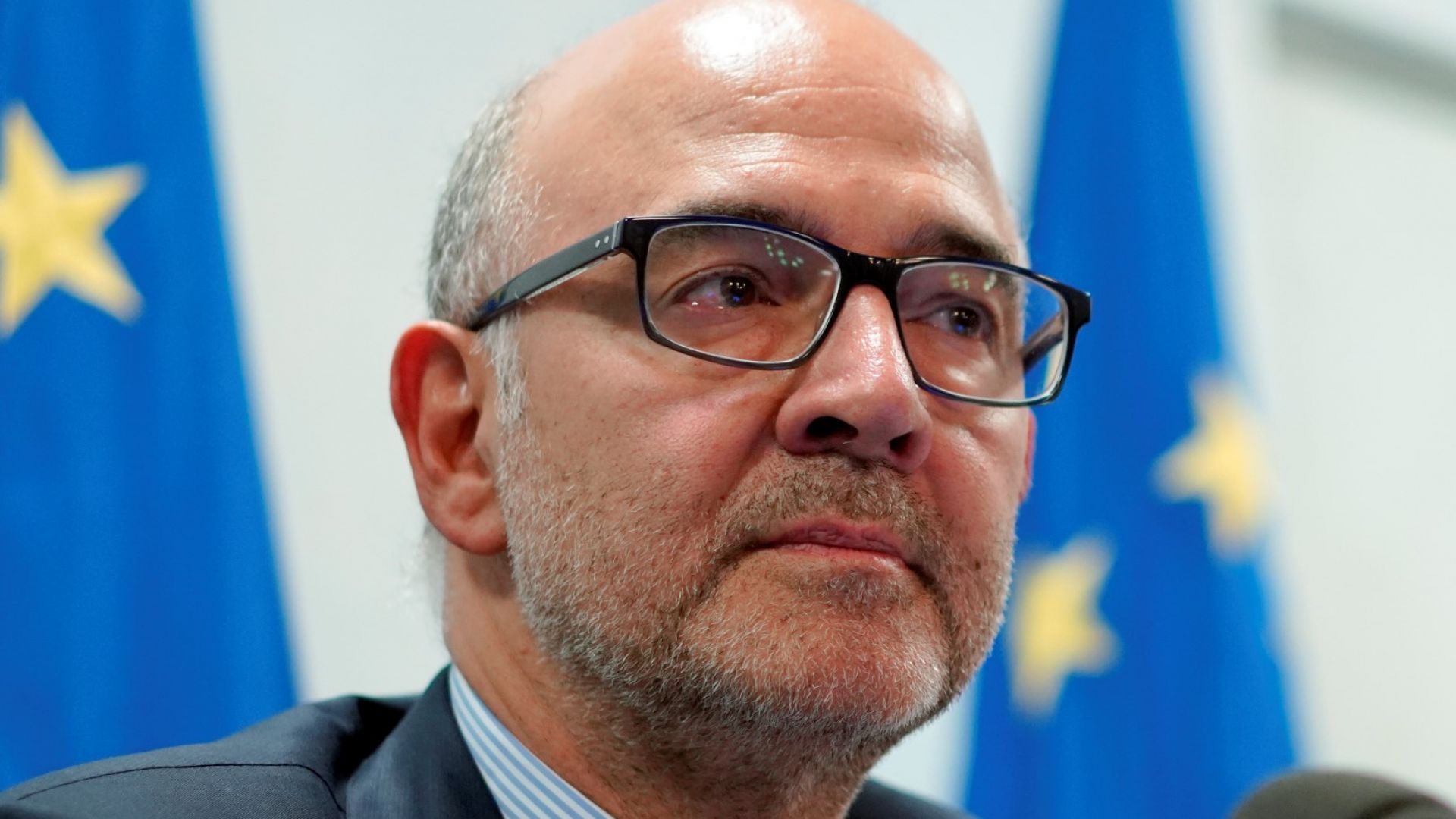 Еврокомисар нарече фашист италиански евродепутат, стъпкал бележките му