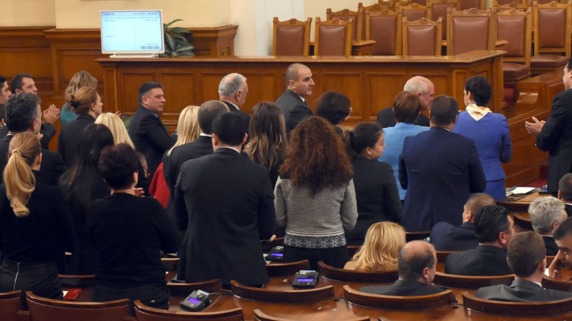 Парламентът прие на първо гласуване два законопроекта за личната помощ