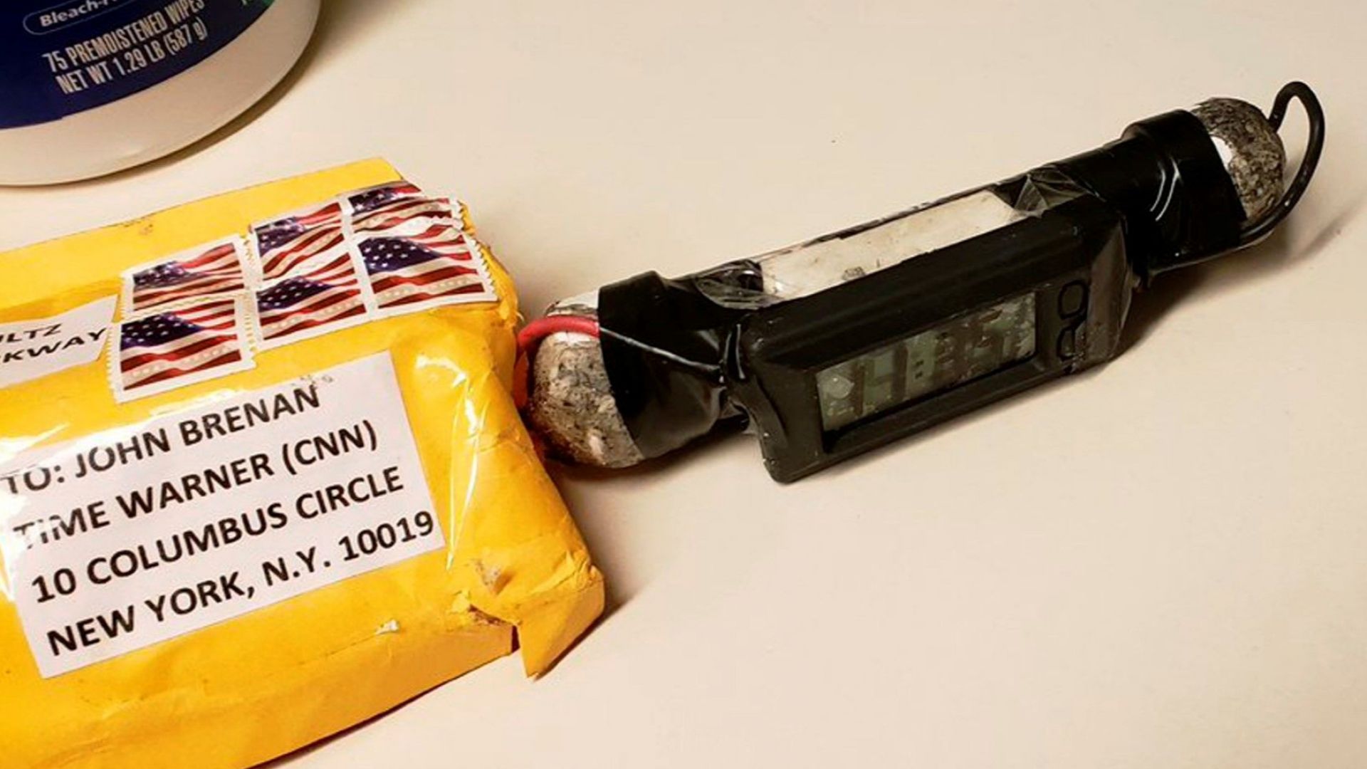 Нови два подозрителни пакета бяха открити в САЩ предадоха световните