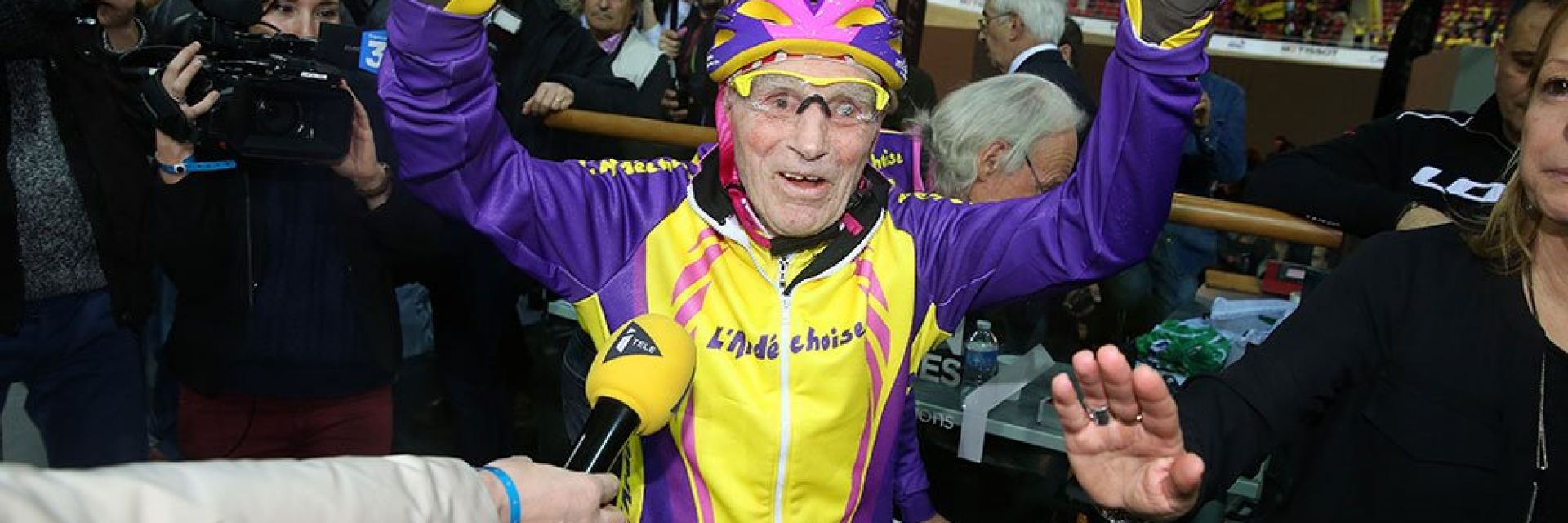 106-годишен шампион се върна на пистата (видео)