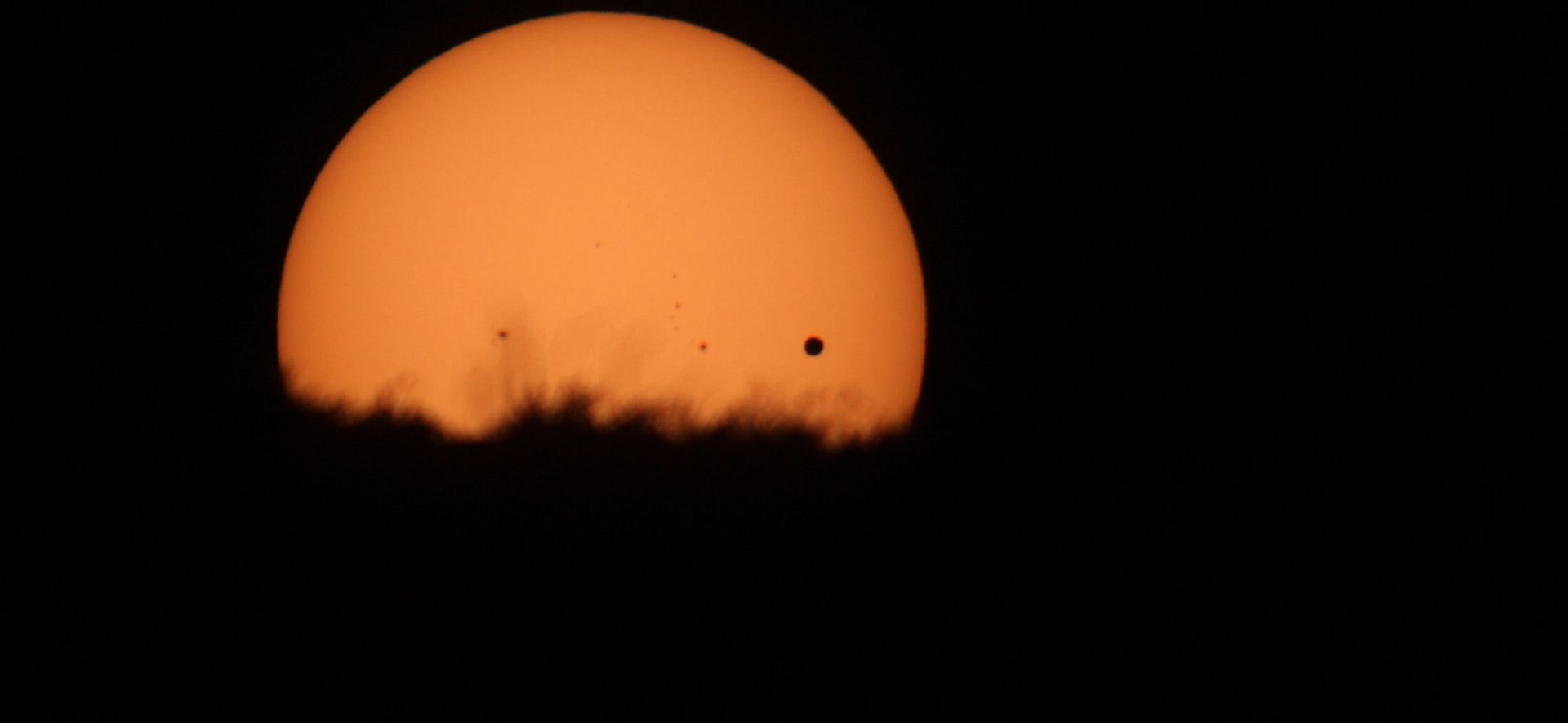 Венера пред Слънцето