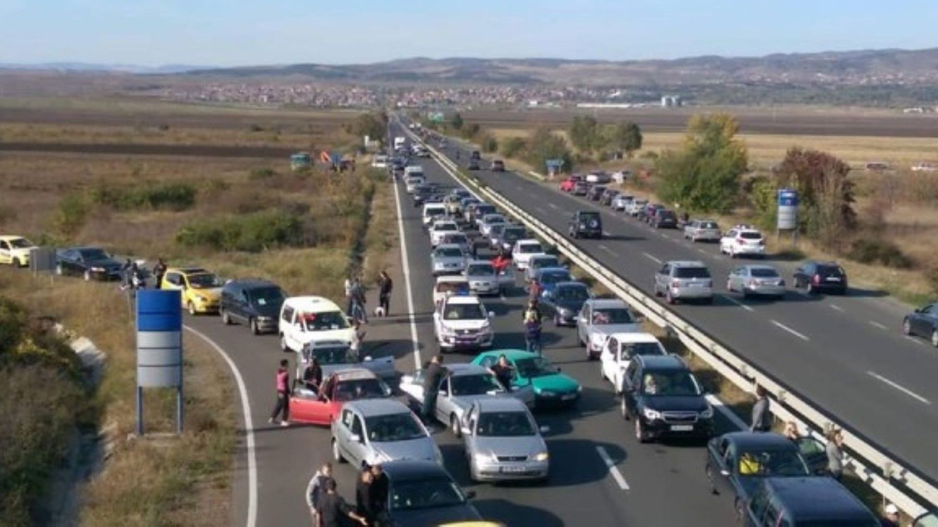 Протести срещу поскъпването на горивата започнаха в 15 часа в