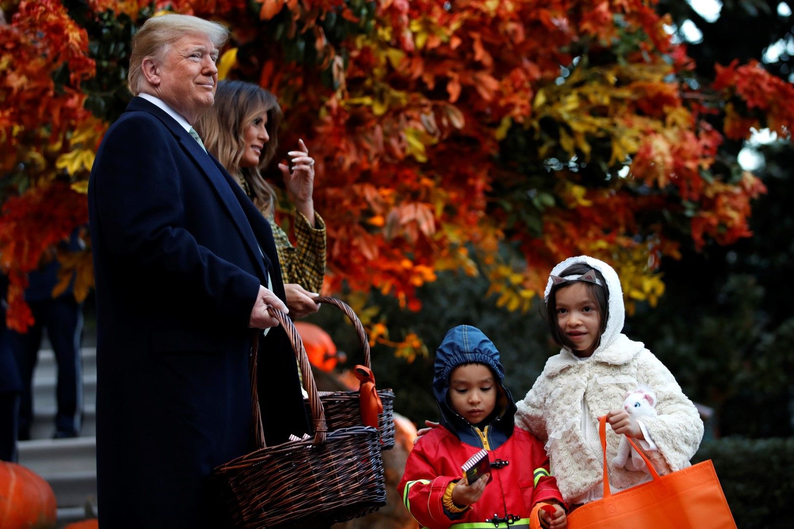 Доналд и Мелания Тръмп с деца в Белия дом по случай Хелоуин