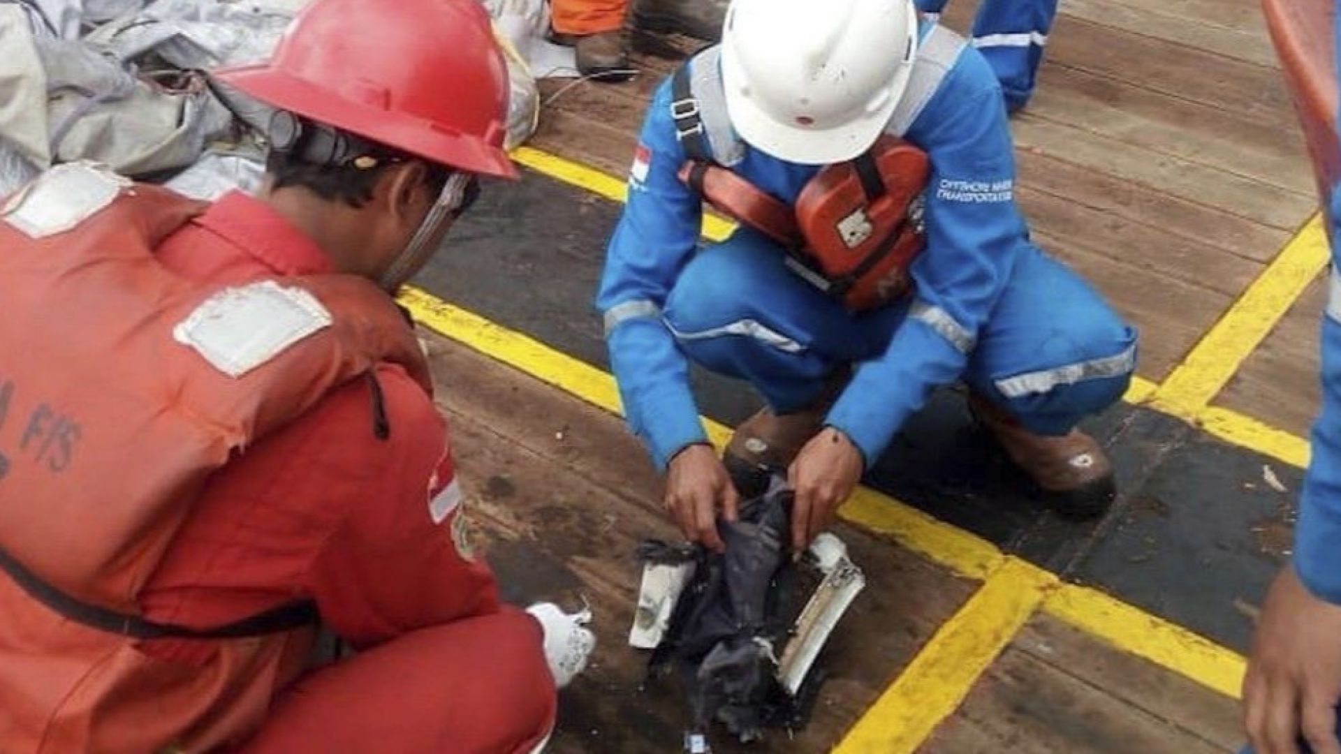 Резервоарът с гориво на катастрофиралия Боинг 737 на индонезийската авиокомпания