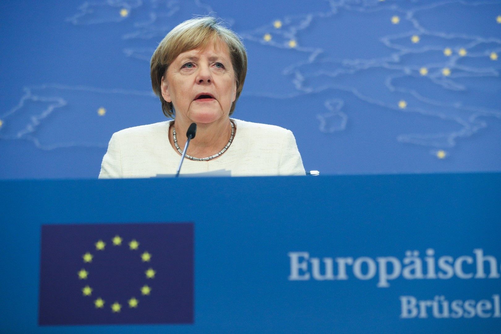 Преди седмица Меркел обяви, че планира да се откаже от лидерския пост в ХДС