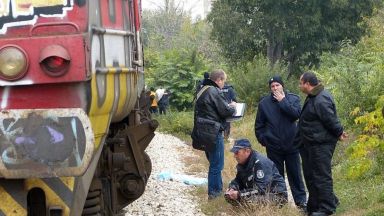  Влак блъсна и умъртви 13-годишно дете в Русе 