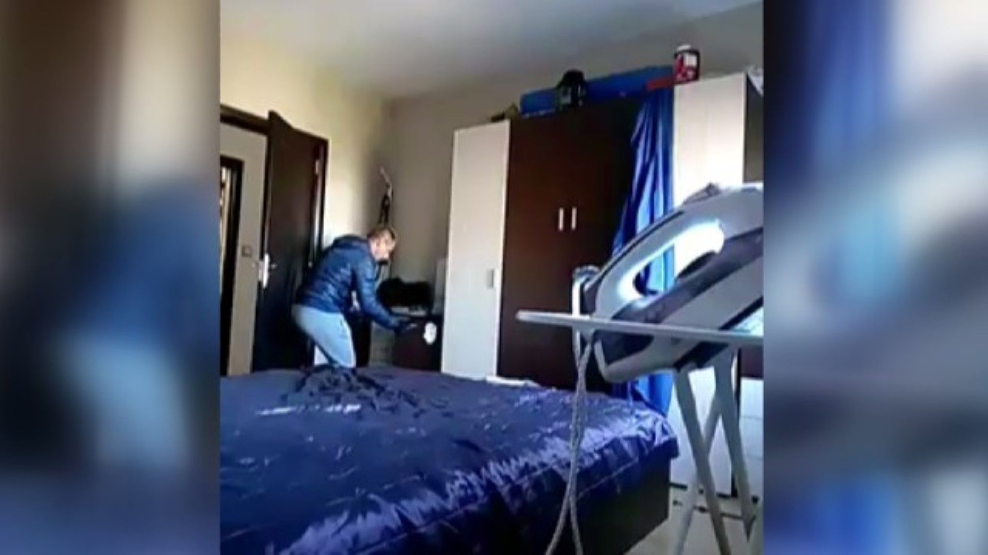 Мъж хвана обирджии докато тършуват в дома му чрез мобилно