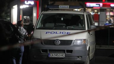 Мъж потроши стъкла и огледала на десетки автомобили в Благоевград тази