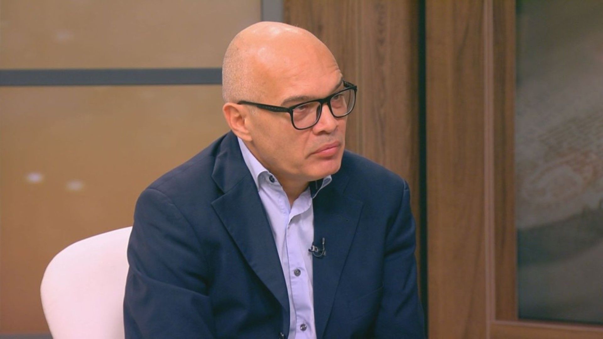 Има два модела за печелене на популярност вдигате доходите