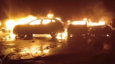 Бедствието в Италия: Пожар погълна стотици коли "Фиат" и "Мазерати" 