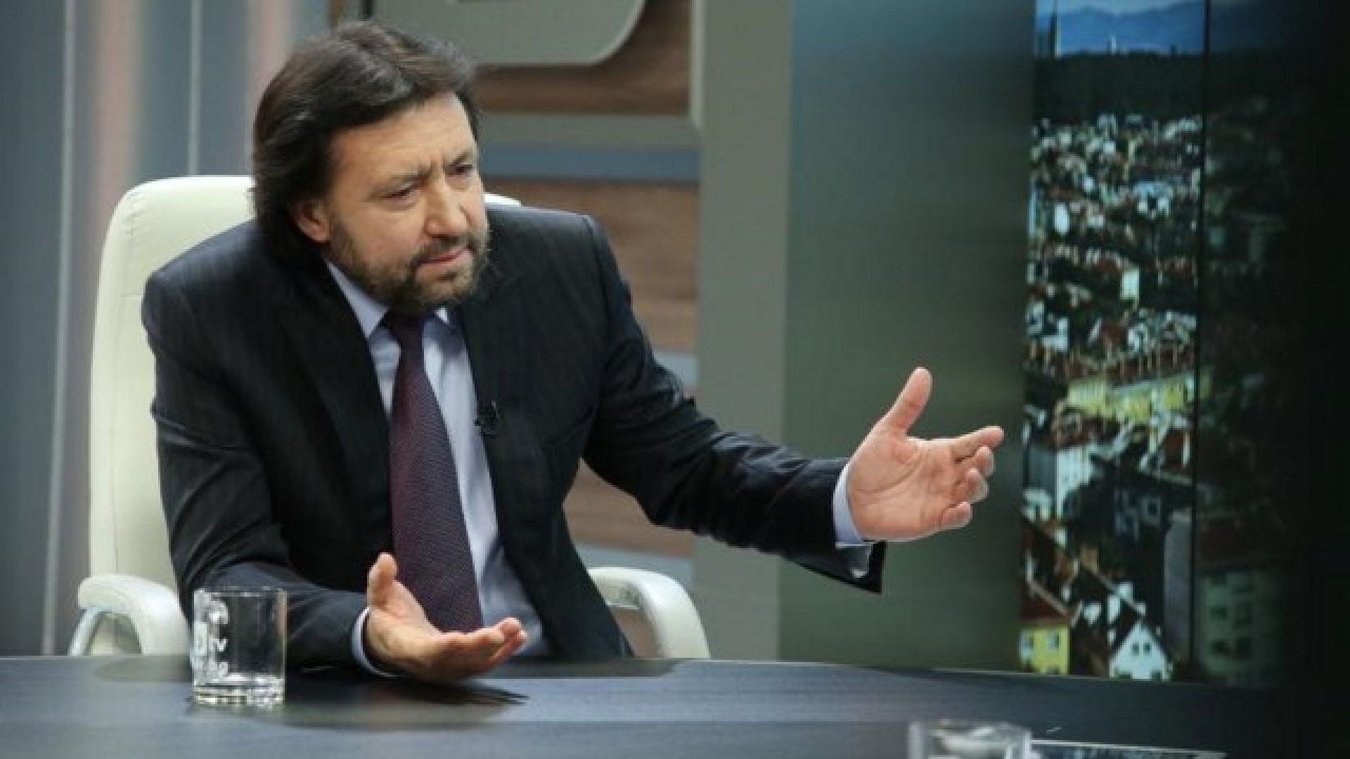 В момента на приватизирането на Полимери имаше пълни складове с