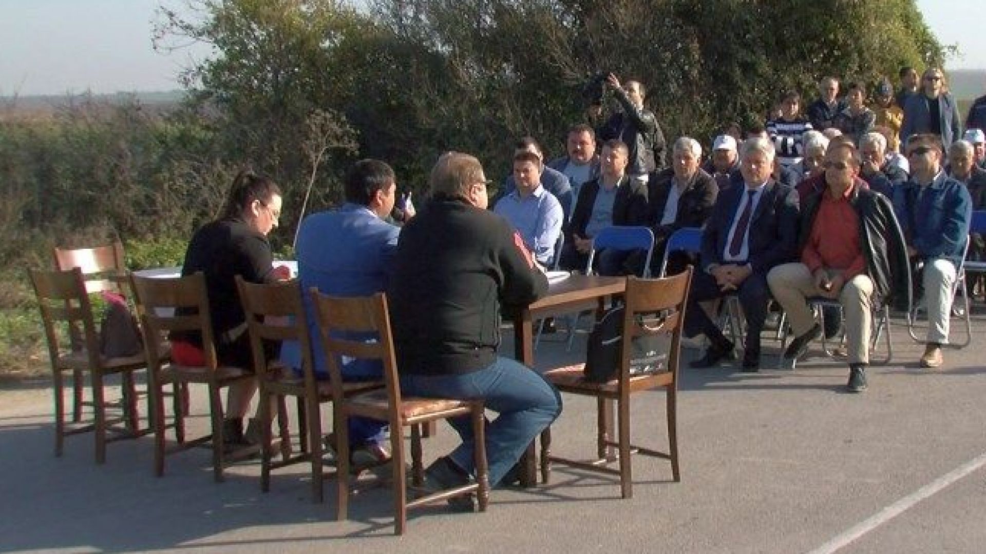 Общинските съветници от град Ветово проведоха заседанието си на пътя