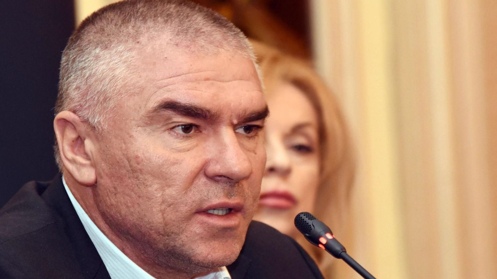 Вицепремиерът Красимир Каракачанов е политически измамник и няма място в