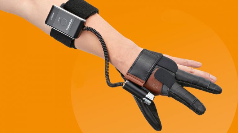 Роботизирана ръкавица ще помага на хора с парализа