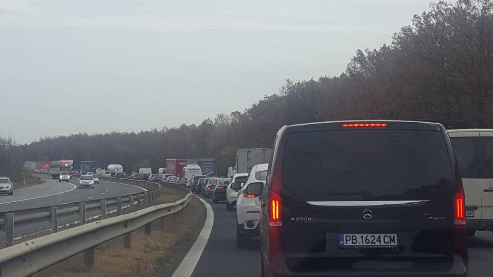 Ремонтът който се прави на пътното платно на магистрала Тракия