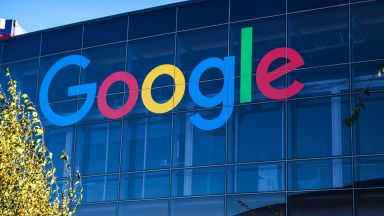 Служители на Google напускат демонстративно местата си заради заплахи към жени