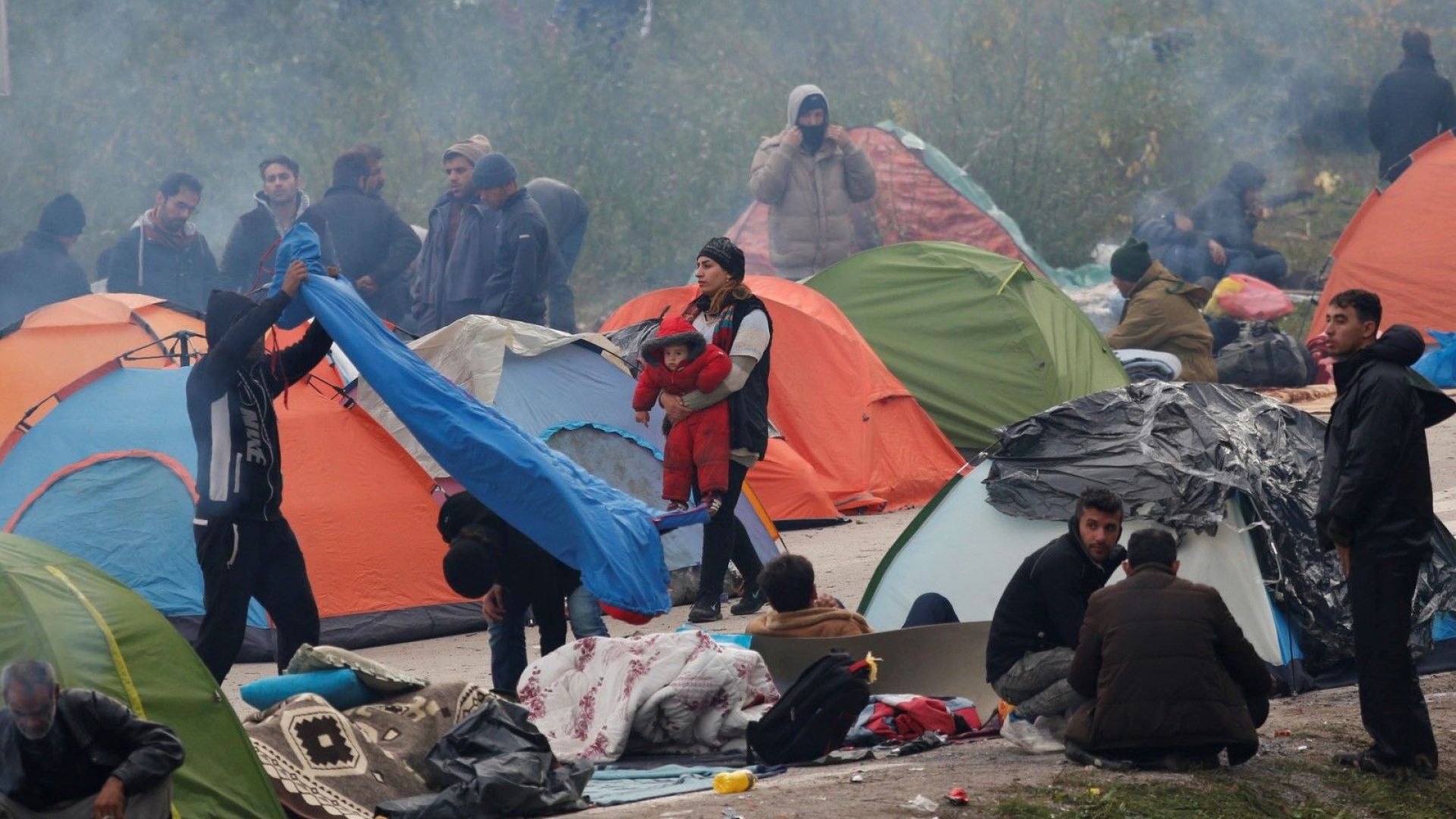 В Босна се надпреварват с времето хилядите мигранти които преминават