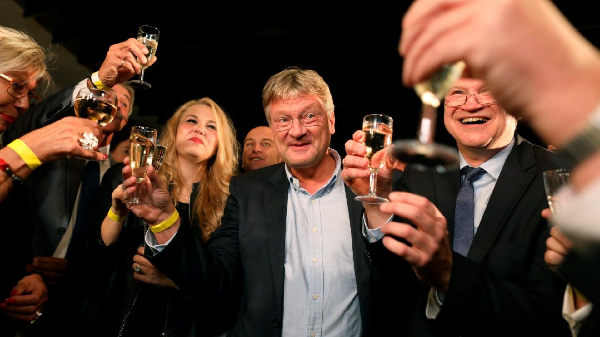 Левоцентристки депутат от кюрдски произход спаси живота на сътрудник на